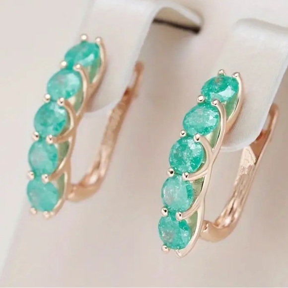 Jewelry - Luxe gold plated green stone earrings